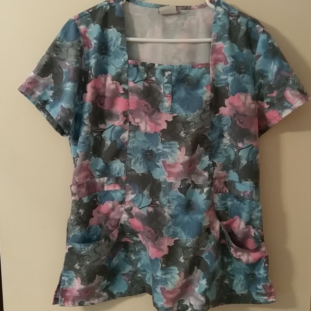 Scrub top